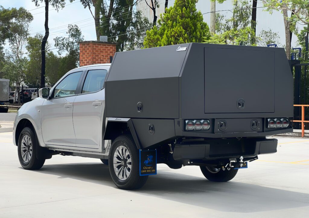 S3 1800mm Unistrut Floor Service Body Flat Alloy with 3 Door – Black