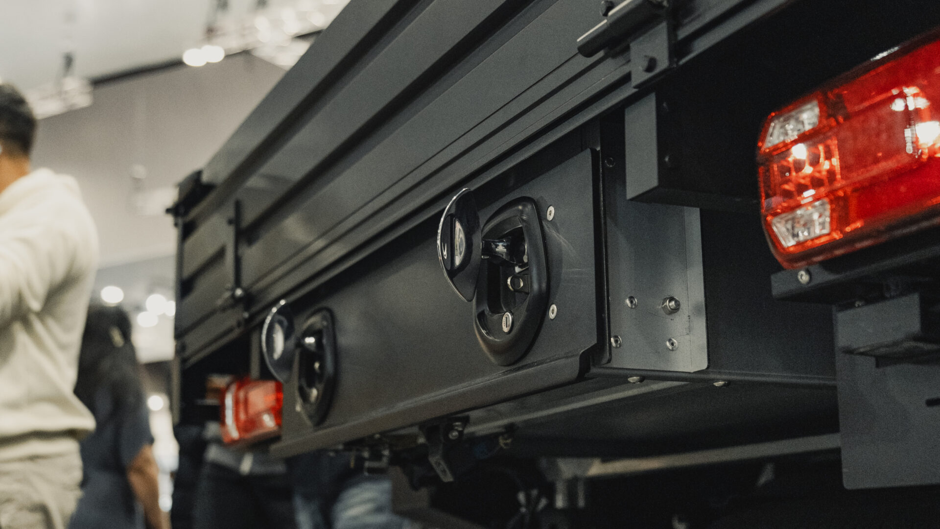 L&G Chivalry ute canopy installation detail